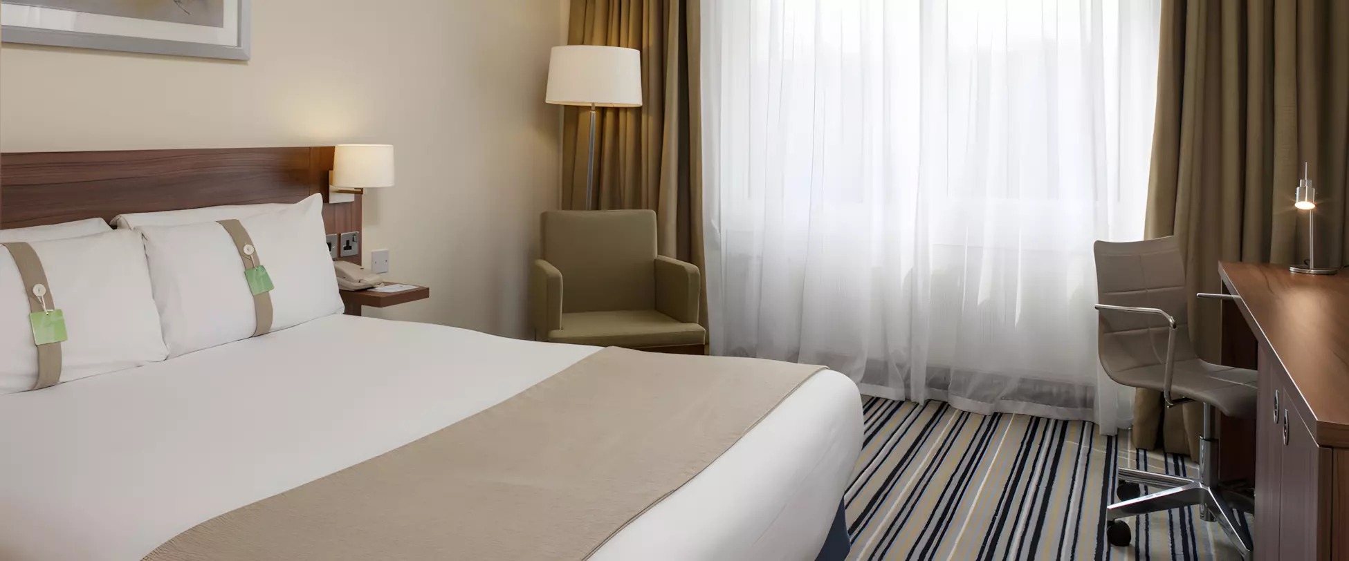 Holiday Inn Stoke on Trent Bedroom.